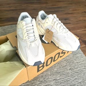 Yeezy boost 700 analog